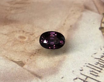 1.15 carat Natural Fancy Sapphire 7x5mm Oval Purple Red Loose Gem Unmounted