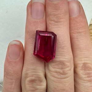 Rubí sintético de laboratorio de 19 quilates, talla libre de 18x12,5 mm, corindón sintético rojo facetado suelto creado en laboratorio.