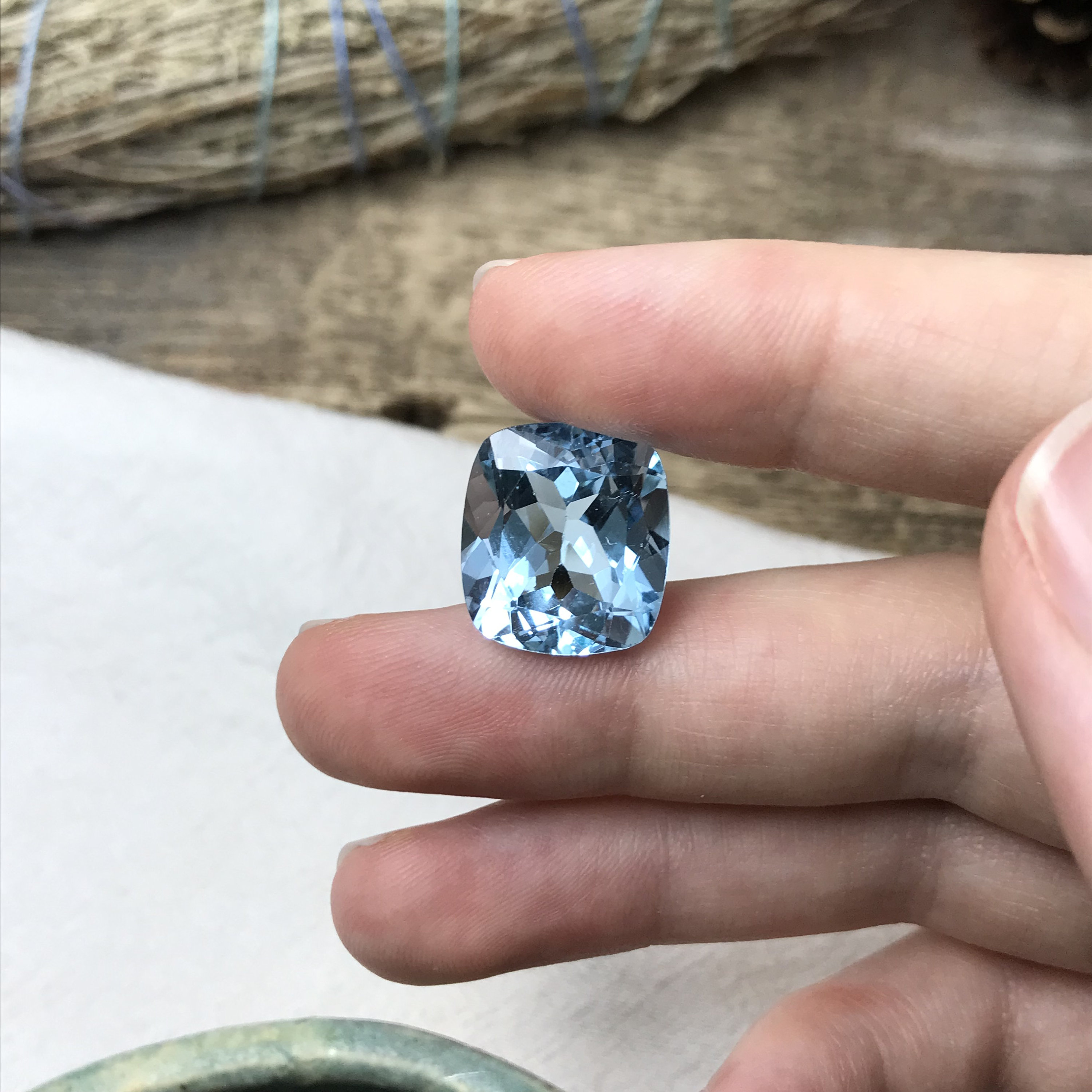 さくらインカット】スカイブルートパーズ 12mmルース ワッペン付