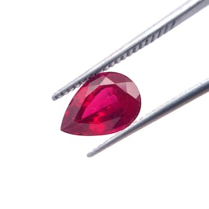 GIA 10 x 7 mm Flux Lab Grown Ruby Poire Taille 2,45 carats