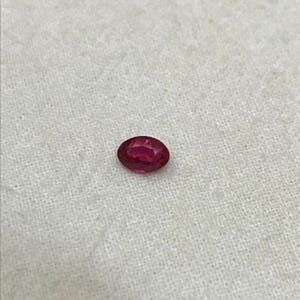 天然ルビー 0.57カラット 6 x 4 mm 加熱処理済みルースジェムストーン、ファセットカット オーバルカット レッド 7月の誕生石、リサイクルジェム