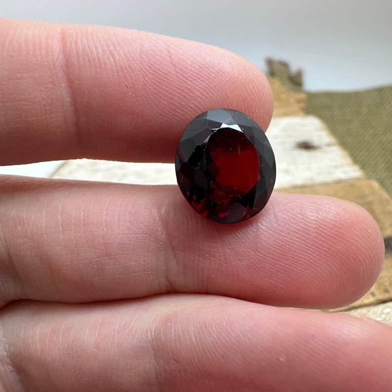 Dark Red Garnet 9.35 Carat 12.5x11.2mm Oval Cut Faceted Loose Gemstone image 4