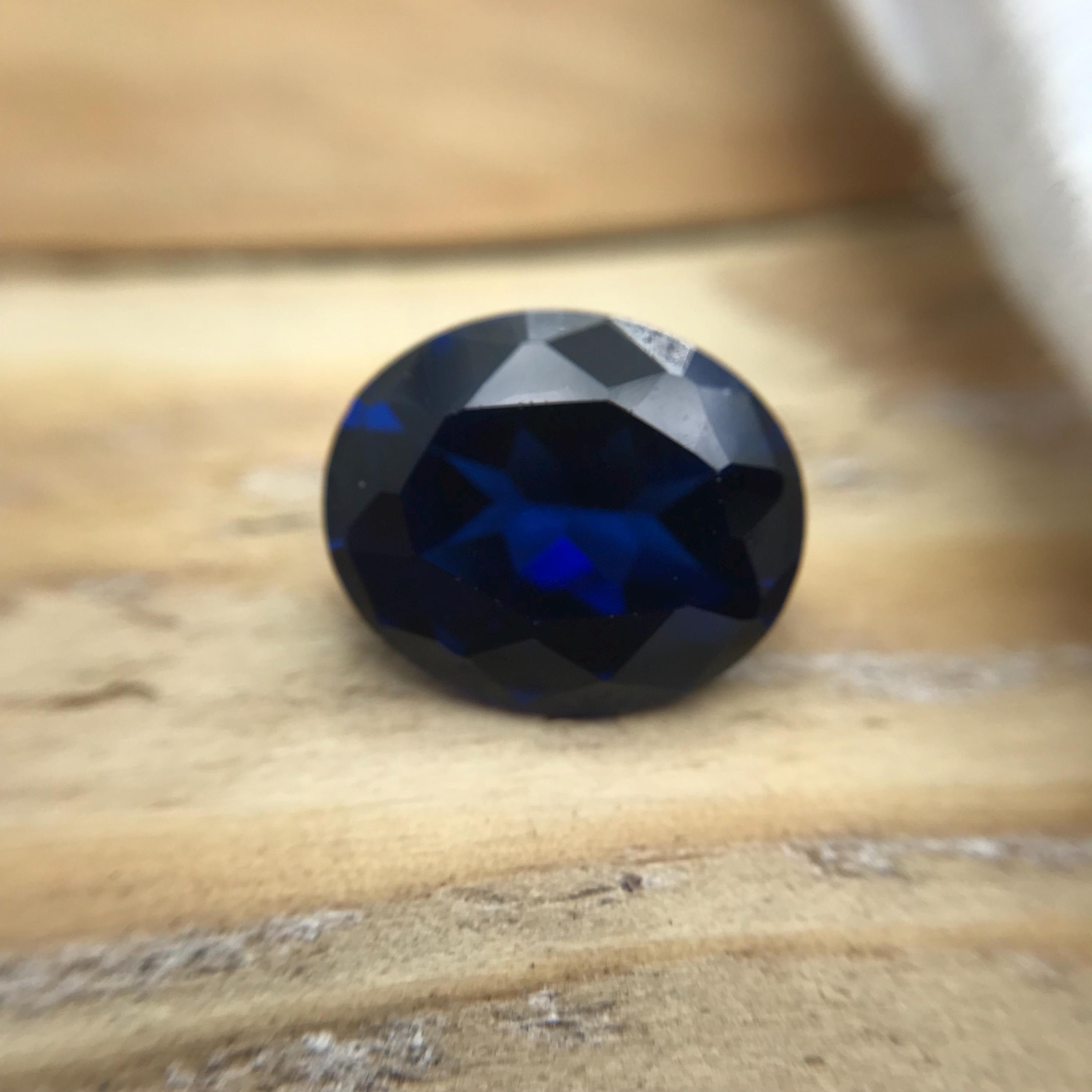 ラボで作られたブルースピネル 4.91カラットの人工スピネル、12 x 10 