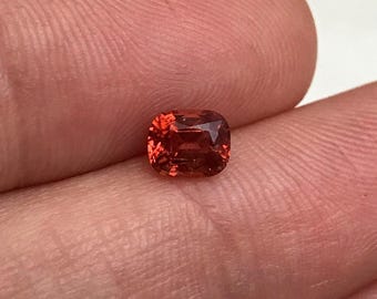 0,70 kt natuurlijk oranje geslepen ruggengraat, losse gefacetteerde edelsteen, 5,5 x 4,5 mm