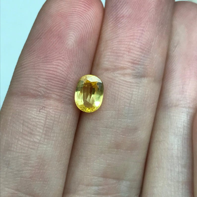 Naturlig gul safir 1,34 karat 7,5x5,5 mm oval slipning, färgbehandlad ädelsten, jordbrytning, BE-värme bild 4