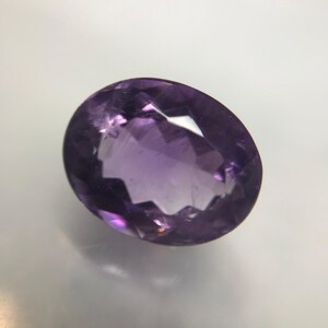 6,51 karat lila ametist 12,5 x 10 mm oval slipning, lös fasetterad födelsesten bild 2