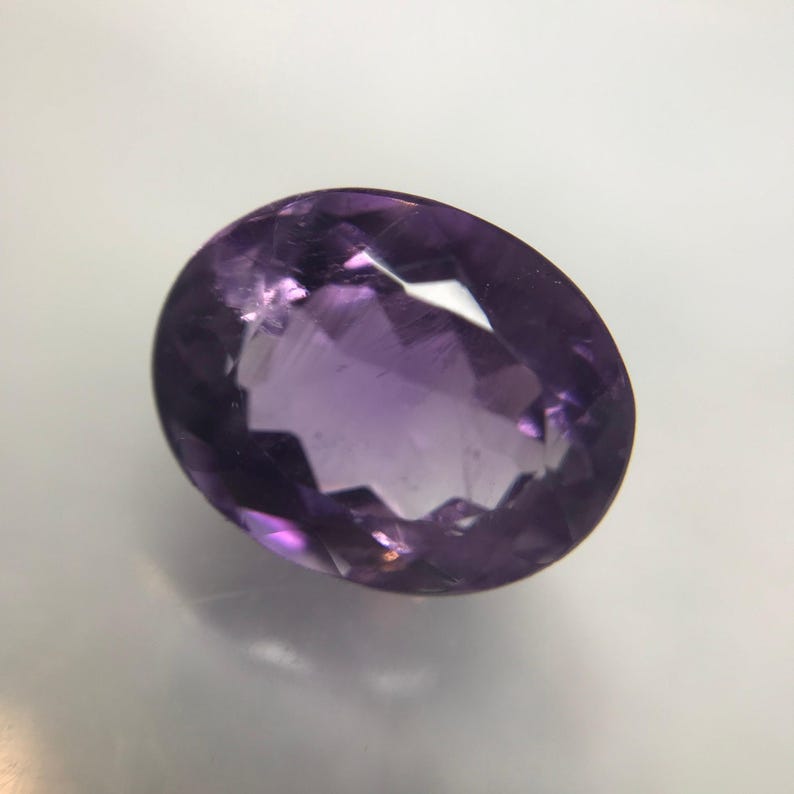 6,51 karat lila ametist 12,5 x 10 mm oval slipning, lös fasetterad födelsesten bild 2