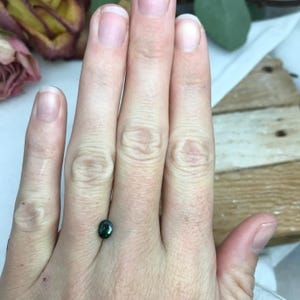 0.67 carat Natural Green Sapphire Oval Approx. 5x4.5mm image 2