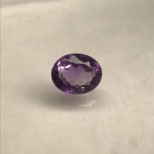 6,51 karat lila ametist 12,5 x 10 mm oval slipning, lös fasetterad födelsesten bild 9