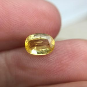 Naturlig gul safir 1,34 karat 7,5x5,5 mm oval slipning, färgbehandlad ädelsten, jordbrytning, BE-värme bild 3