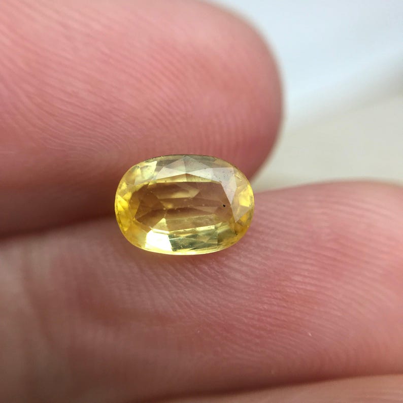 Naturlig gul safir 1,34 karat 7,5x5,5 mm oval slipning, färgbehandlad ädelsten, jordbrytning, BE-värme bild 3