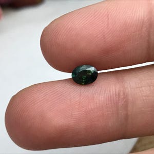 0.67 carat Natural Green Sapphire Oval Approx. 5x4.5mm image 8