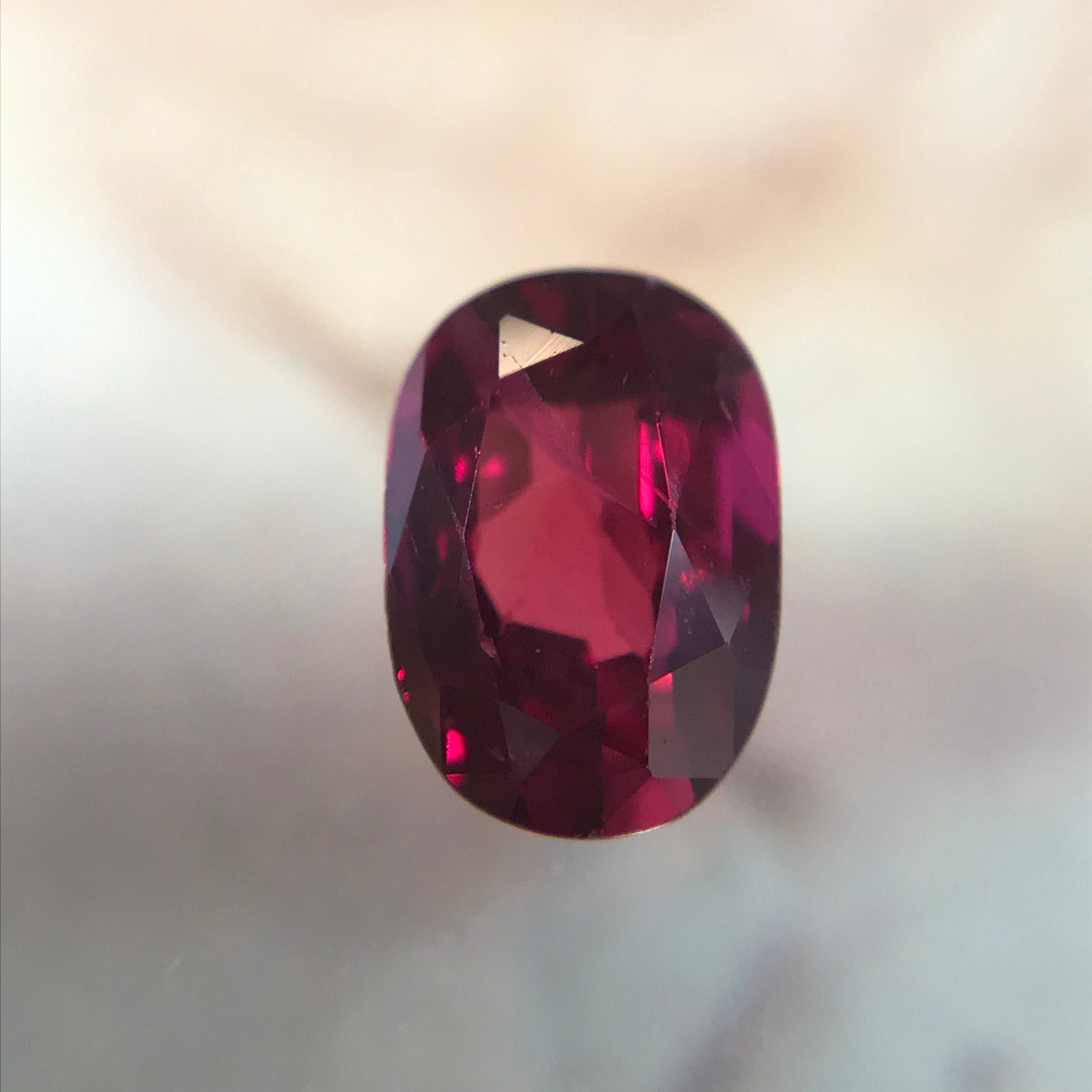 0.81 カラット 天然ルビー 6.4x4.4 mm ルース 宝石 ファセット 0.81 カラット 天然ルビー 6.4x4.4 mm ルース 宝石 ファセット