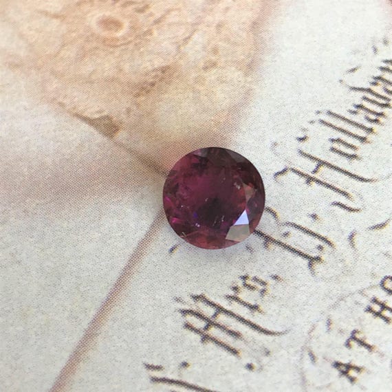天然パープルピンクトルマリン 1.91カラット 8 mm ラウンド 天然パープルピンクトルマリン 1.91カラット 8 mm ラウンド