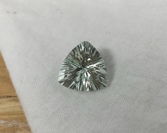 Prasiolita (Quartzo Verde Claro) de 12 mm, 5,28 quilates, lapidação trilhão, gema solta facetada verde, também chamada de "Ametista Verde".