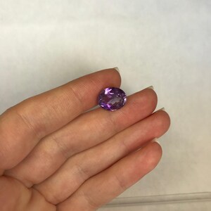 6,51 karat lila ametist 12,5 x 10 mm oval slipning, lös fasetterad födelsesten bild 4
