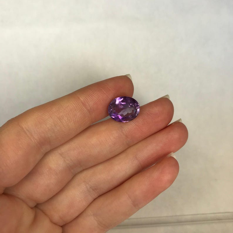 6,51 karat lila ametist 12,5 x 10 mm oval slipning, lös fasetterad födelsesten bild 4