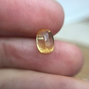 Naturlig gul safir 1,34 karat 7,5x5,5 mm oval slipning, färgbehandlad ädelsten, jordbrytning, BE-värme bild 6