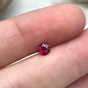 Rubino naturale rotondo da 4,2 mm, solo riscaldamento, 0,44 carati