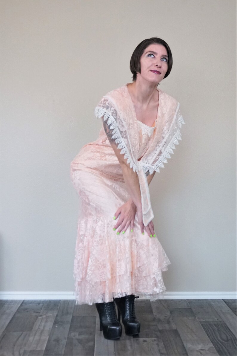 Candi Jones Pink Lace Dress with Large Collar /& Mermaid Hem Vintage 1980s Does 1920s Boho Pink Floral Deco Dress Pretty in Pink Costume