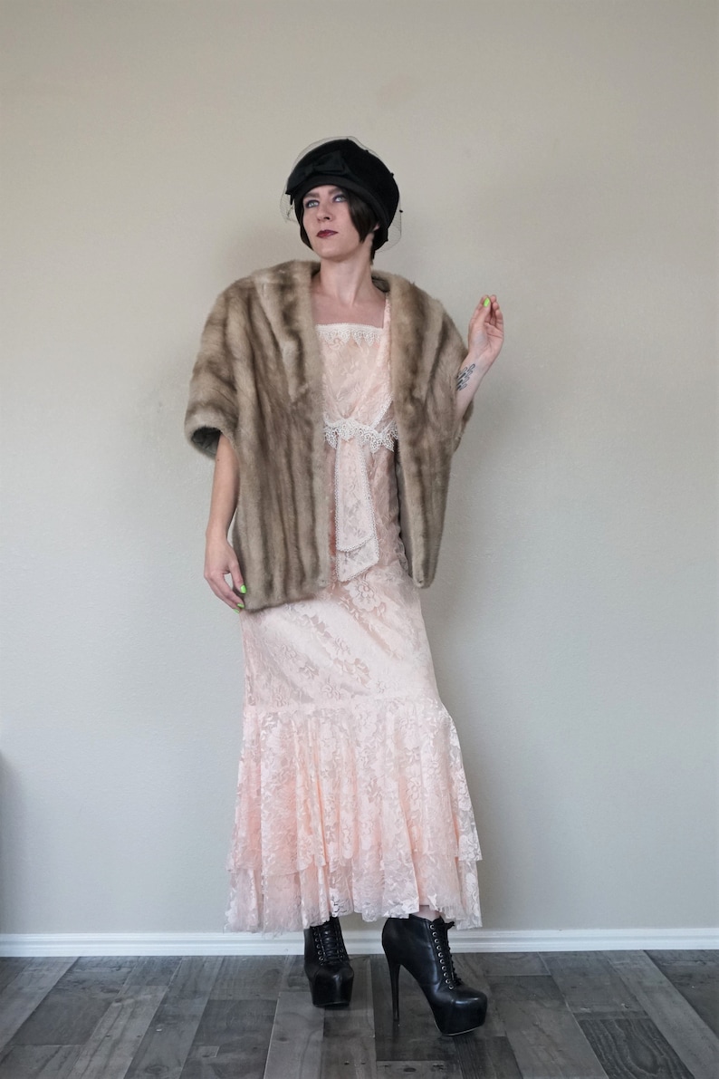 Candi Jones Pink Lace Dress with Large Collar /& Mermaid Hem Vintage 1980s Does 1920s Boho Pink Floral Deco Dress Pretty in Pink Costume