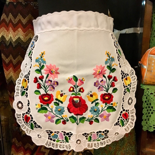 Hungarian Kalocsa hand-made embroidered, scalloped apron, wedding bridal apron.