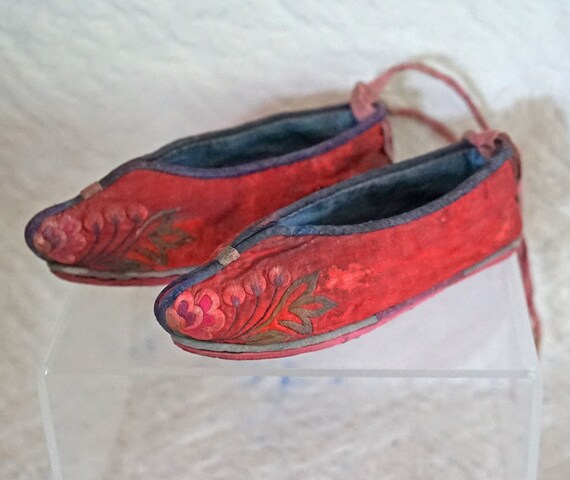 Lotus shoes shop