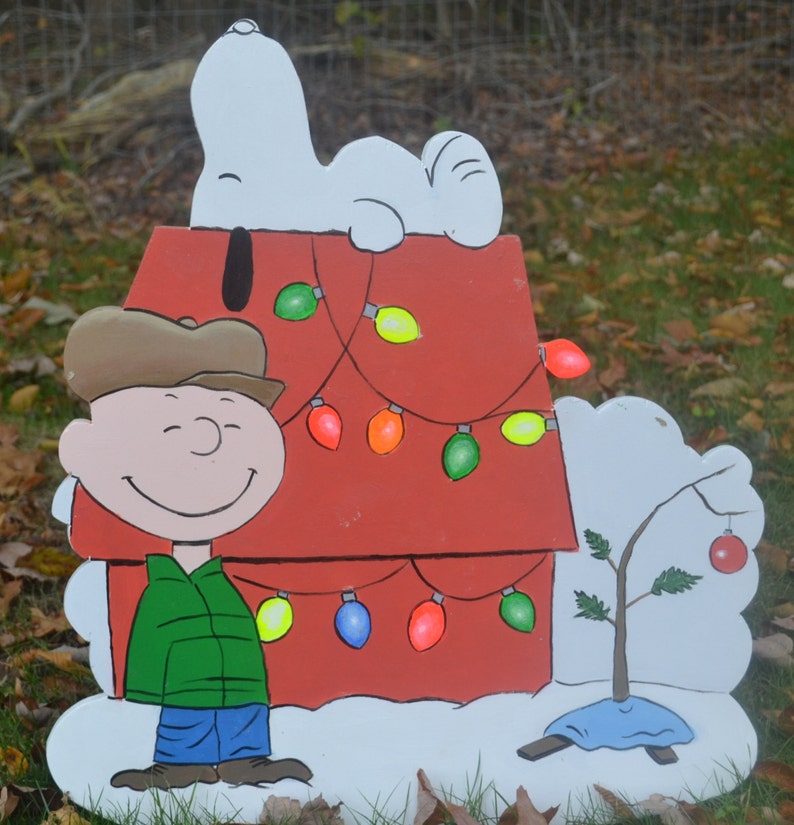 Charlie Brown and Snoopy hanging Christmas lights Lawn Signs | Etsy