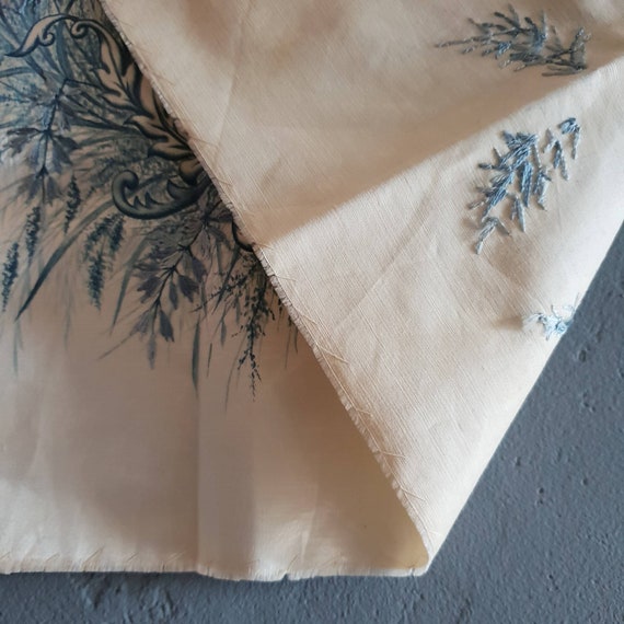 Tissu satiné avec transfert d’Image de jolie la jeune fille brodé à la jolie main. Projet de sauvetage 250d78 Tissu satiné avec transfert d’Image de jolie la jeune fille brodé à la jolie main. Projet de sauvetage 250d78