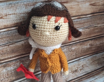 Amelia Earhart Puppe: Aviator Amigurumi, Persone Puppe gehäkelt