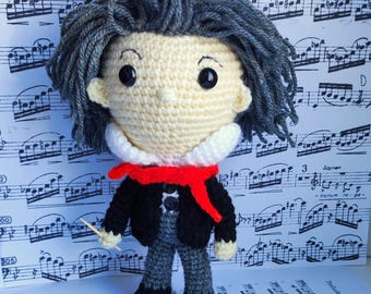 Gehaakte Beethoven-pop: gebreid muzikaal cadeau, decoratie componist