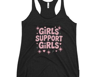 Könnte beinhalten: Schwarzes Tanktop mit einem pinkfarbenen Aufdruck, der "Girls Support Girls" mit Sternen und Blitzen um den Text herum sagt.