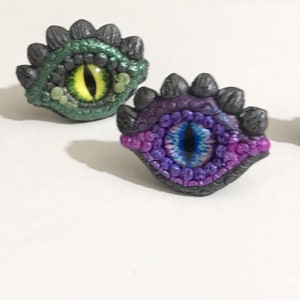 Dragon-eyed twins in two colors, greens and roses, special and original twins, ideal twins for weddings and celebrations
