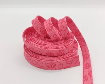 Rote Garn Bälle auf Rosa Schrägband mit Doppelfalte - 1 oder 3 Meter, 3/20cm oder 1/2 Zoll breit