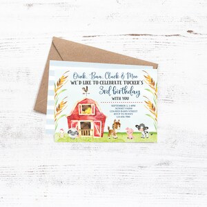 K&ouml;nnte beinhalten: Eine blau-wei&szlig; gestreifte Einladung mit einem roten Stall und Bauernhoftieren. Der Text lautet "Oink. Baa. Cluck & Moo We'd like to celebrate Tucker's 3rd birthday with you September 3, 1-4pm Sunset Farm 123 Red Barn Street RSVP to Penny".