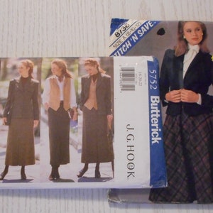 Può includere: Un modello di cucito vintage per una gonna e una giacca. Il modello è di Butterick ed è per la taglia 8-10. Il modello mostra una donna che indossa una giacca nera con colletto bianco e una gonna a quadri.