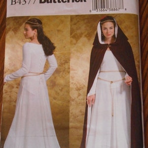 Women&#39;s Renaissance Gown and Cape.  Like New sewing pattern.