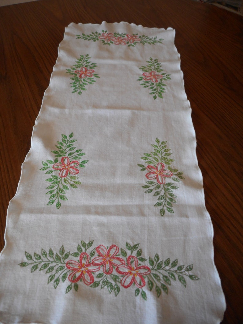 Vintage Embroidered Table Runner Dresser Scarf
