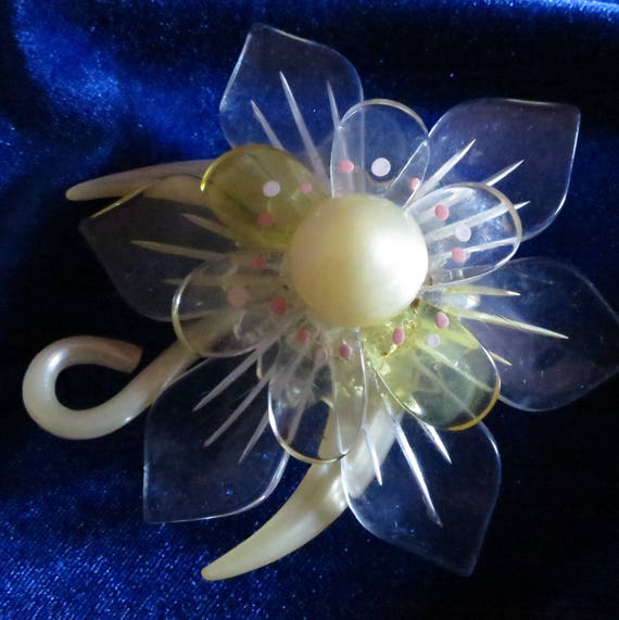 Lucite pin - image 1