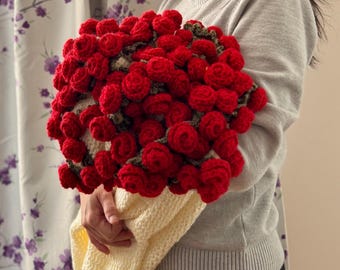 Manta con ramo de rosas tejida a mano