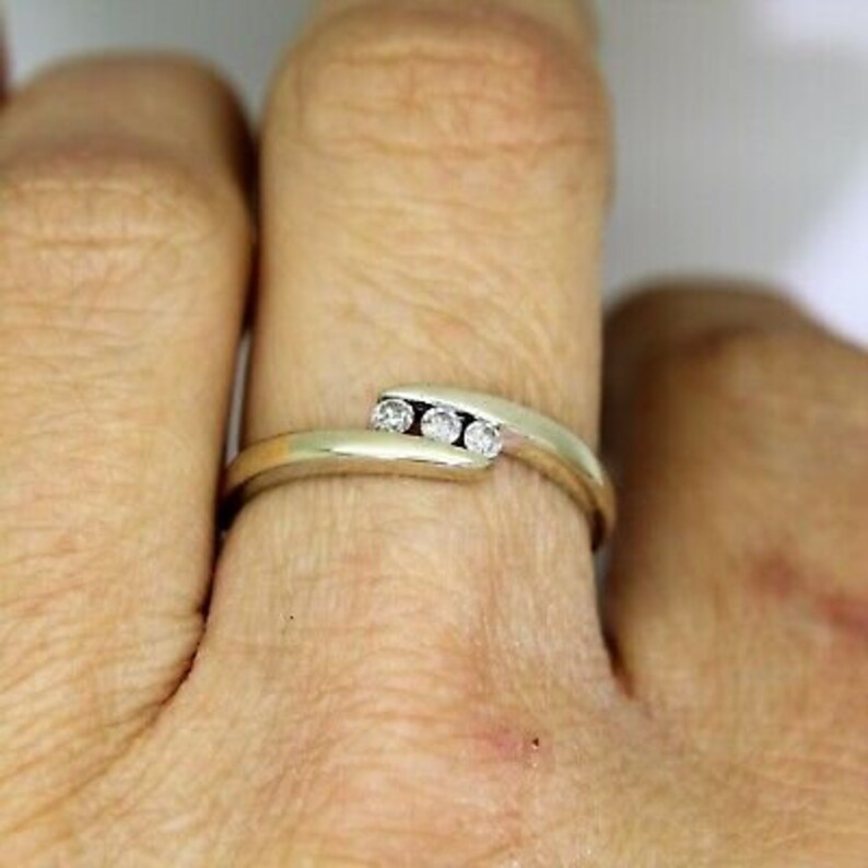 Pretty 0.10ct Diamond Trilogy 9ct White Gold Bypass Ring size O ~ 7 14