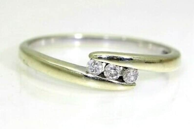 Pretty 0.10ct Diamond Trilogy 9ct White Gold Bypass Ring size O ~ 7 14