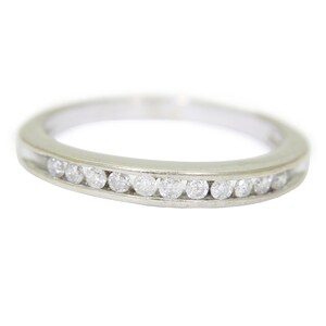 Bonito anillo de oro blanco de 9 quilates con diamantes de media eternidad de 0,25 quilates, tamaño P 1/2 ~ 8