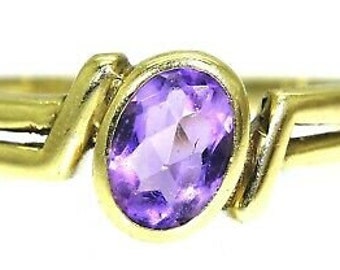 Pretty Oval Amethyst 9ct Yellow Gold ring size O ~ 7 1/4