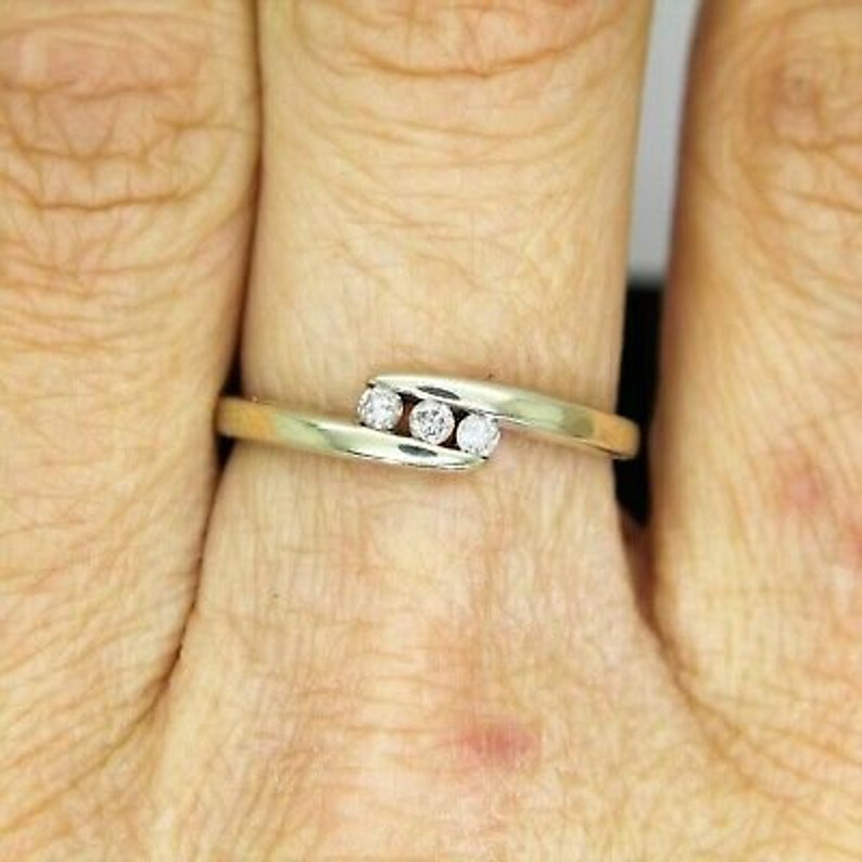 Pretty 0.10ct Diamond Trilogy 9ct White Gold Bypass Ring size O ~ 7 14