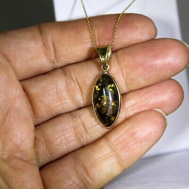Quality Marquise Green Amber set 9ct Yellow Gold Pendant 16 Chain