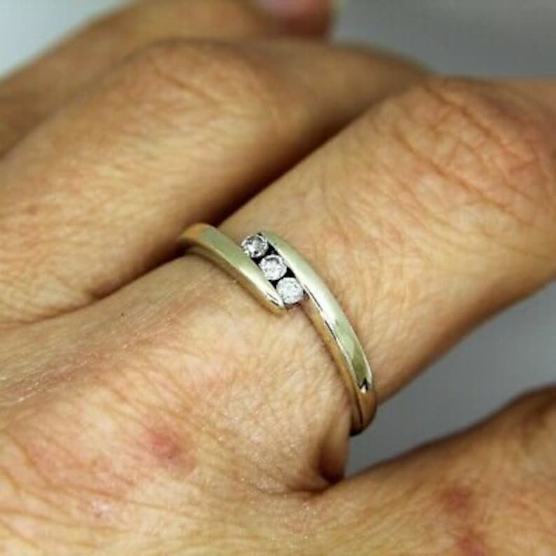Pretty 0.10ct Diamond Trilogy 9ct White Gold Bypass Ring size O ~ 7 14