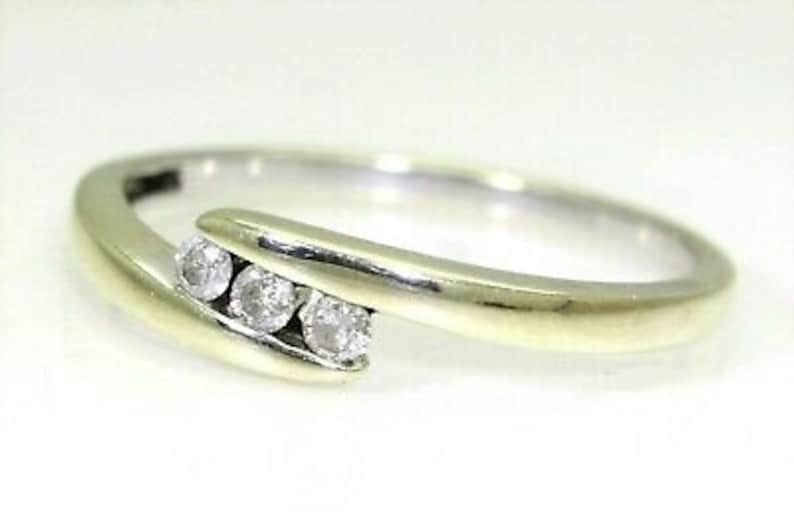 Pretty 0.10ct Diamond Trilogy 9ct White Gold Bypass Ring size O ~ 7 14