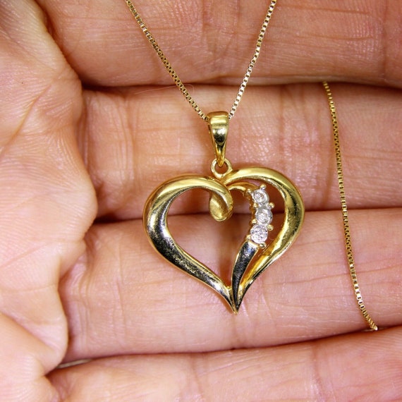 Stunning 0.10ct Diamond Heart 18ct Yellow Gold Pendant 18 Chain