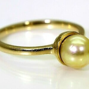 Cream Saltwater Pearl 10K Yellow Gold ring size M ~ 6 1/4